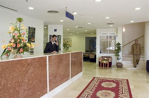 فندق Golden Tulip Farah خريبڭة المظهر الخارجي الصورة