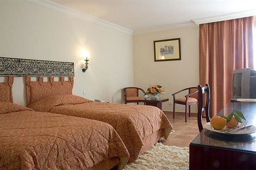 فندق Golden Tulip Farah خريبڭة المظهر الخارجي الصورة