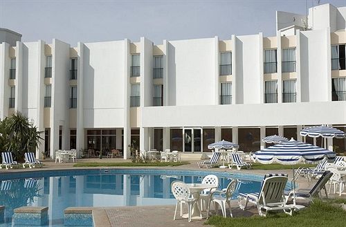 فندق Golden Tulip Farah خريبڭة المظهر الخارجي الصورة